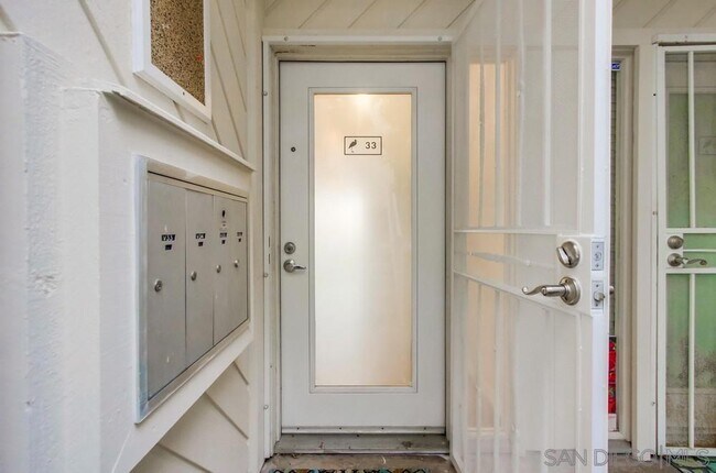 Building Photo - 3997 Crown Point Dr