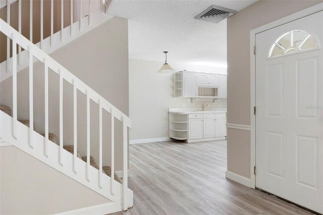 Building Photo - 2606 6th Ct