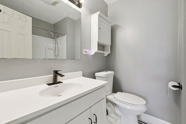 Building Photo - Cozy Oasis in Metairie: Your Dream Home Awaits!