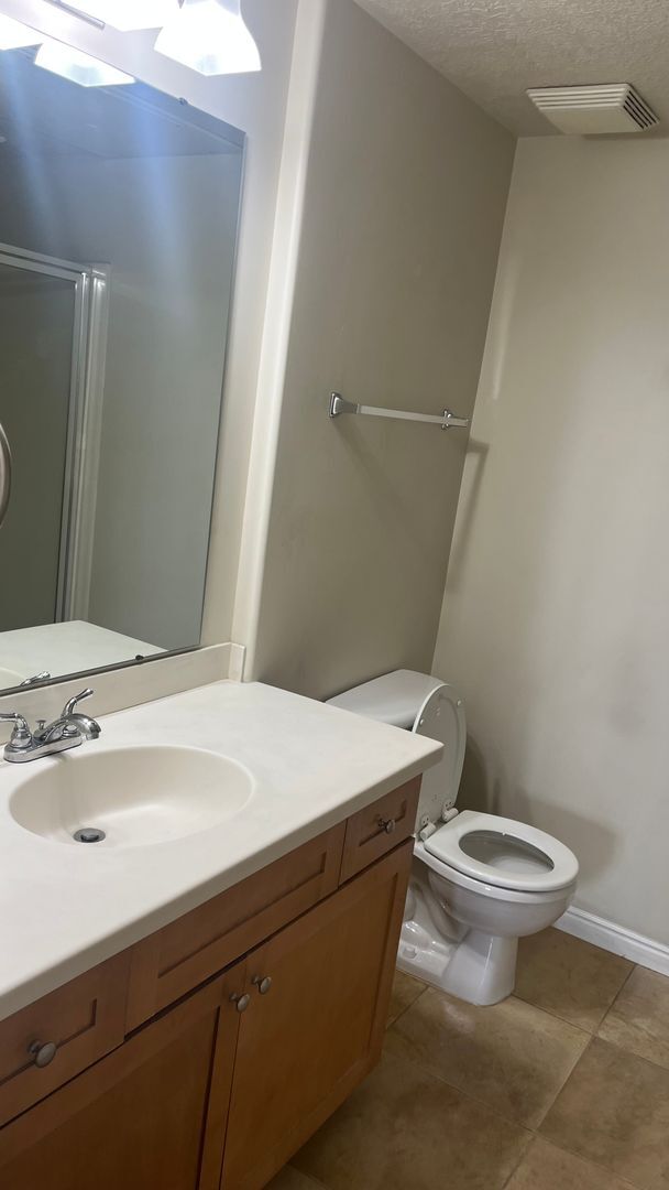 Building Photo - 2 Bedroom/2 Bathroom Condo in SLC