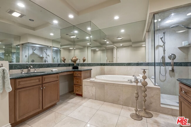 Building Photo - 132 S Maple Dr