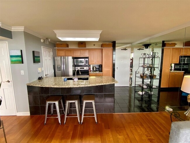 Building Photo - 5220 Seawall Blvd