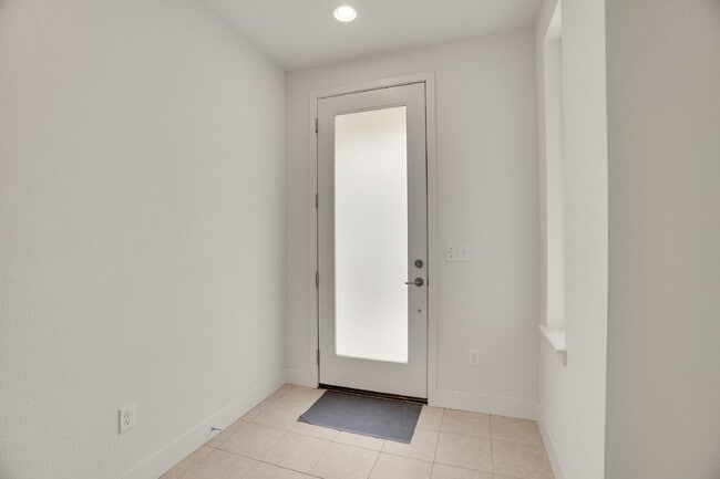 Building Photo - $2,500 - 2 Bed, 2.5 Bath Townhome in Broom...