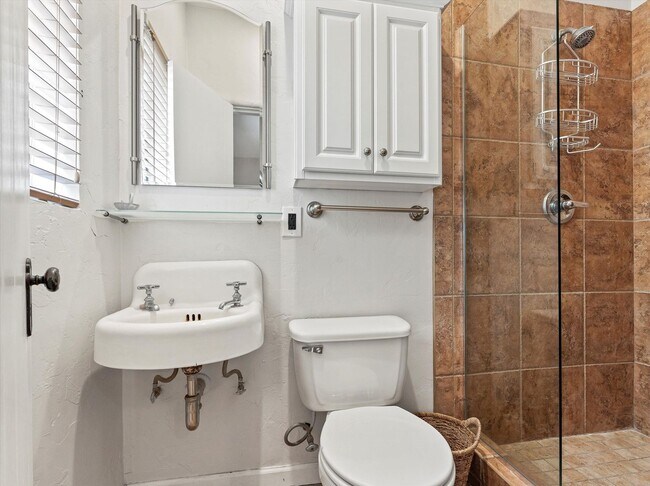 Building Photo - Sam Hughes Remodeled Home