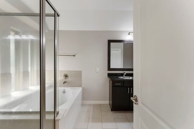 Building Photo - 23 Aventura Pl