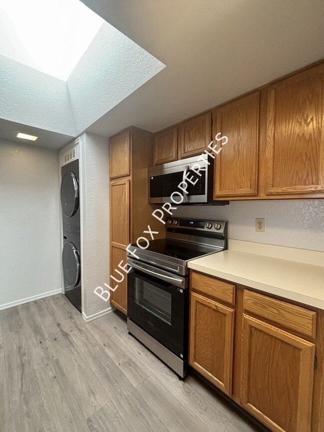 Building Photo - 1721 W Dalehaven Cir