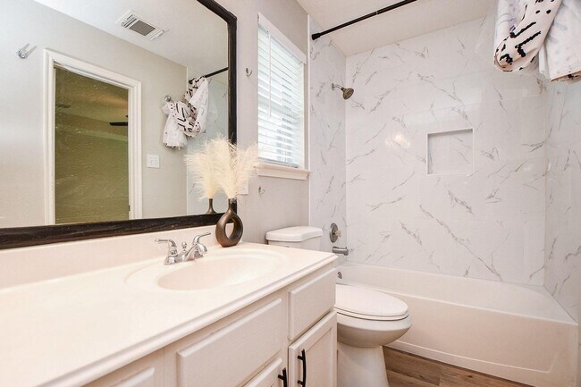 Building Photo - 20731 Rainmill Dr