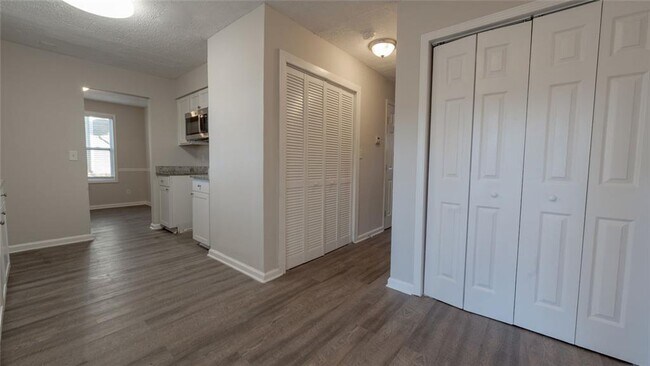 Building Photo - 6218 Creekford Ln