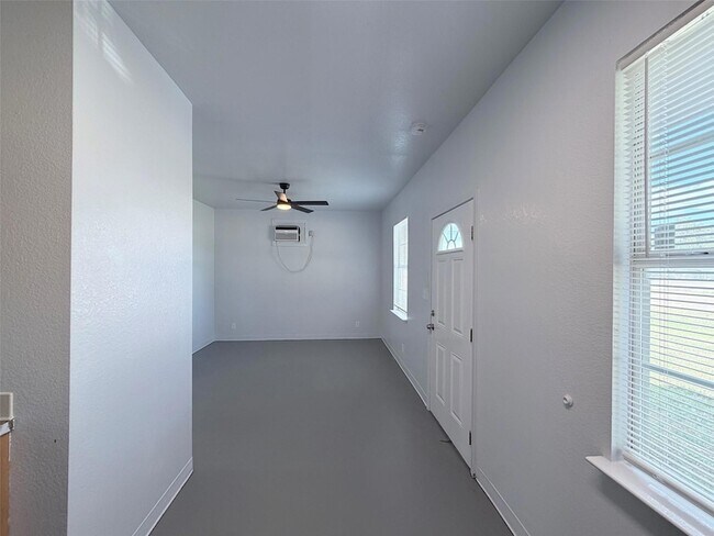 Building Photo - 251 Zimmerman Ave