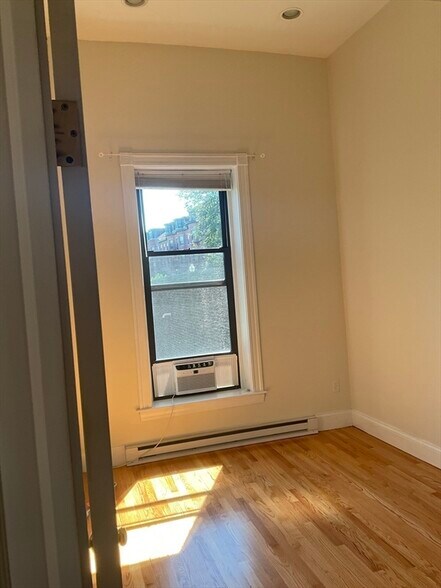 Building Photo - 670 Tremont St