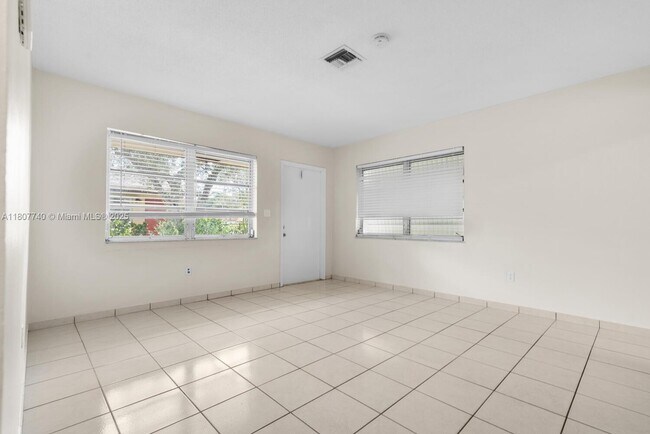 Building Photo - 5833 Taylor St
