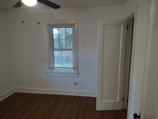Building Photo - 202 Hillview Ave