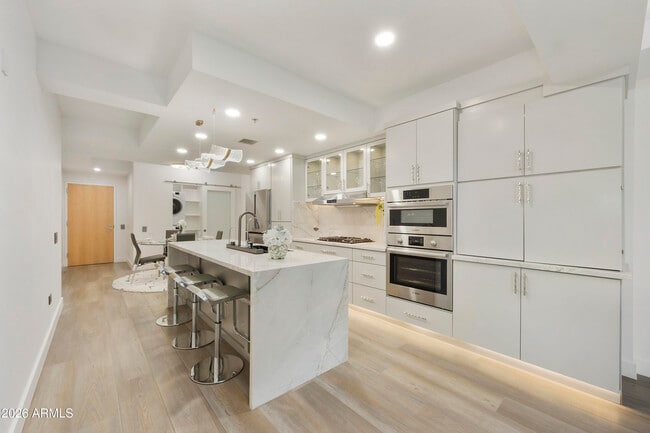 Building Photo - 7161 E Rancho Vista Dr