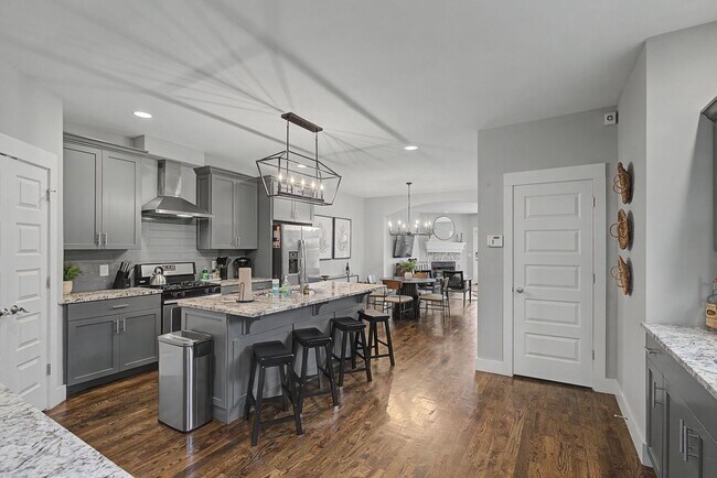 Building Photo - $4,200 per month | Fully Furnished | 3+ Month Leases Available