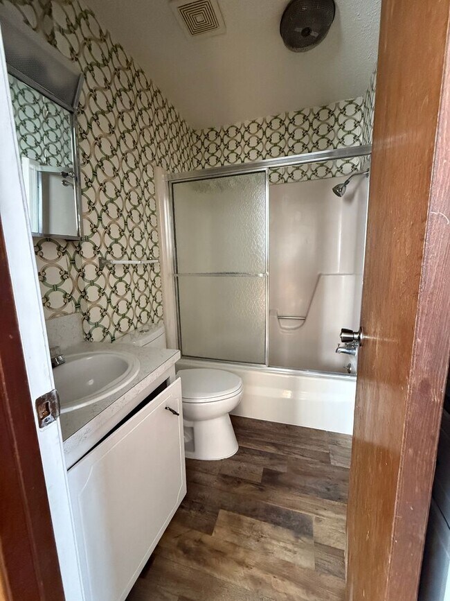 Building Photo - Bundrant Apartments