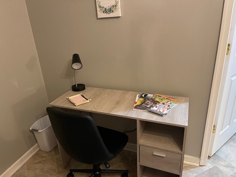 Building Photo - 220 Pearson Dr