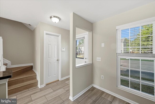 Building Photo - 6562 Old Carriage Ln