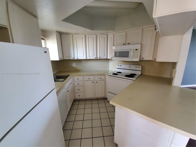 Building Photo - 8353 Lake Dr
