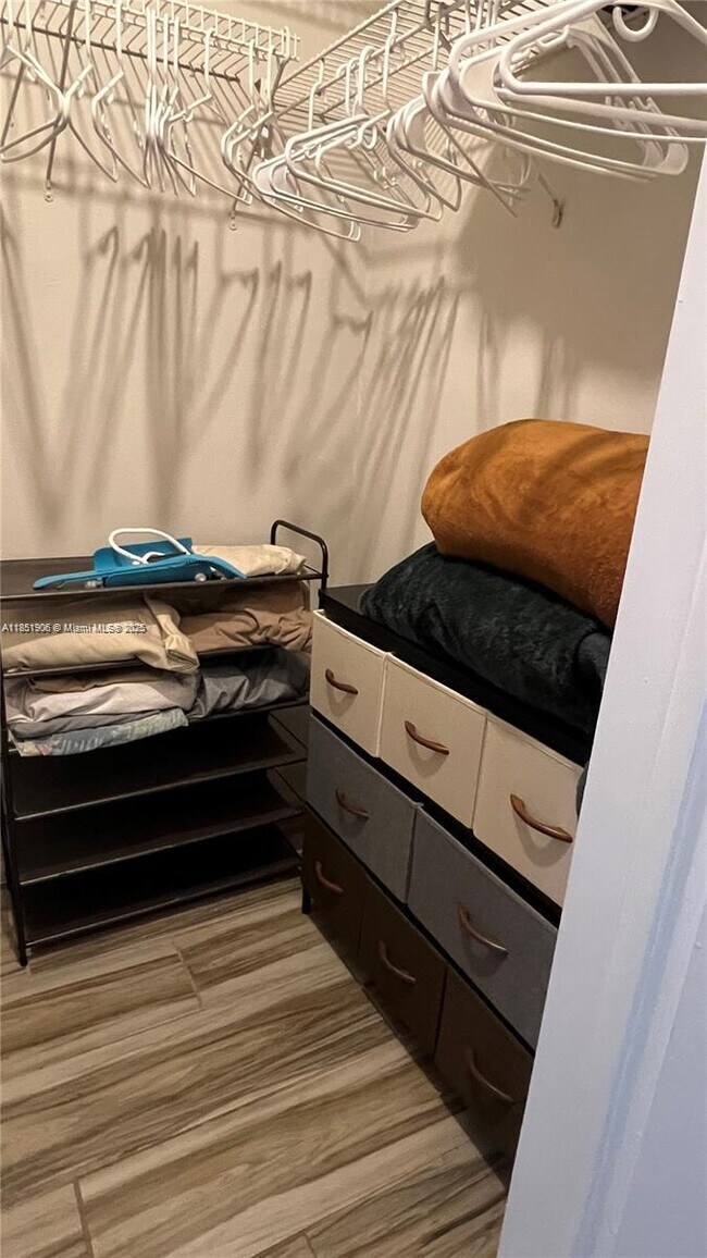 Building Photo - 941 Crystal Lake Dr