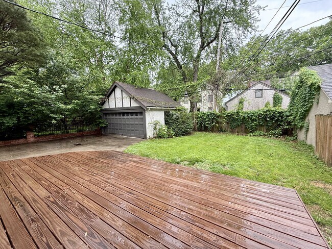Building Photo - 429 W 70th Terrace