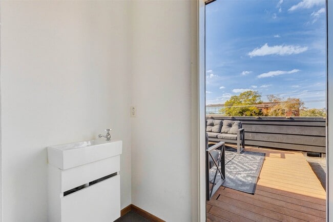 Building Photo - 4115 Chartres St