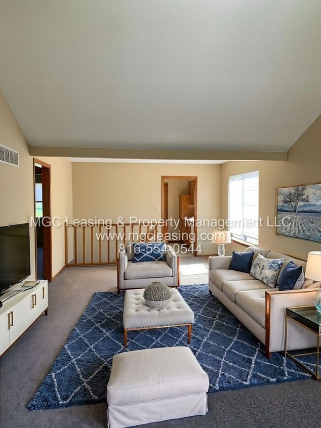 Building Photo - Spacious Duplex with Bonus Room within Wal...