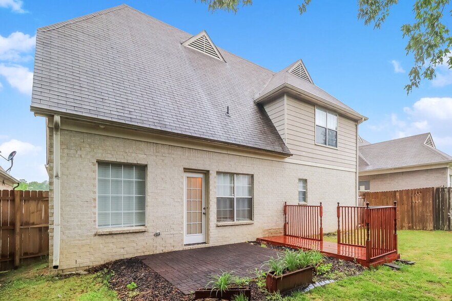 Building Photo - 1140 Casentino St