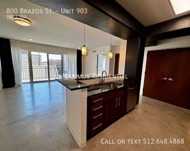 Building Photo - 800 Brazos St