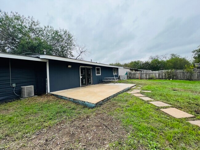 Building Photo - 4851 Castle Bow