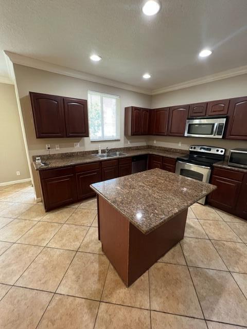 Building Photo - 3075 N Evergreen Cir