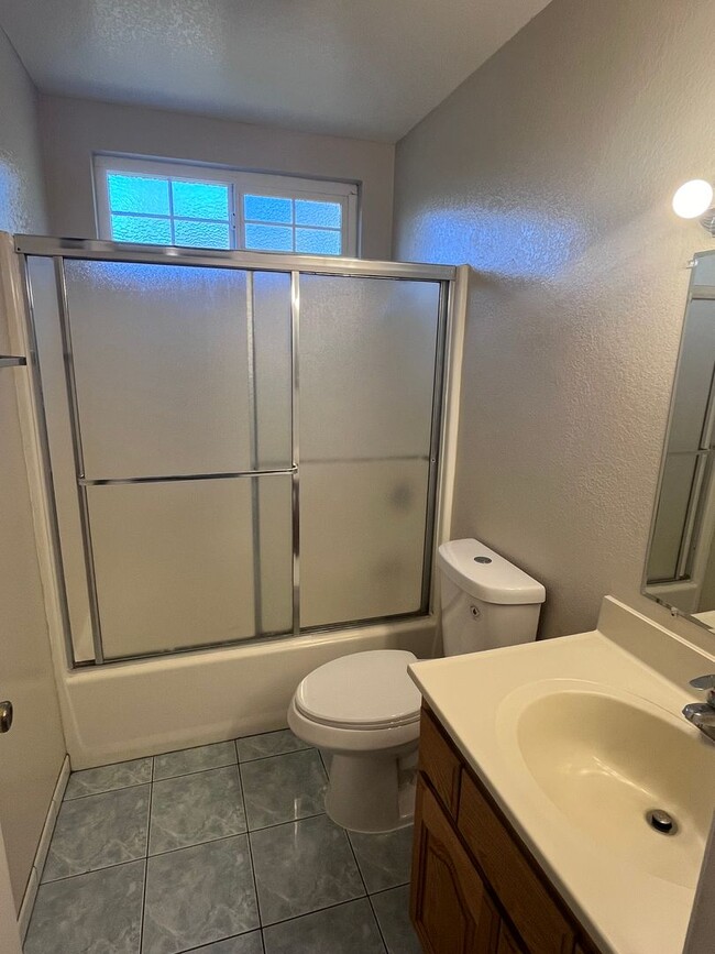 Building Photo - NICE UPDATED HOME IN SACRAMENTO!!