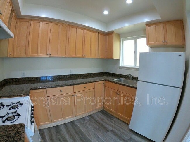 Building Photo - 137 29th St