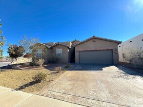 Building Photo - East El Paso 4 bed Refrig A/C