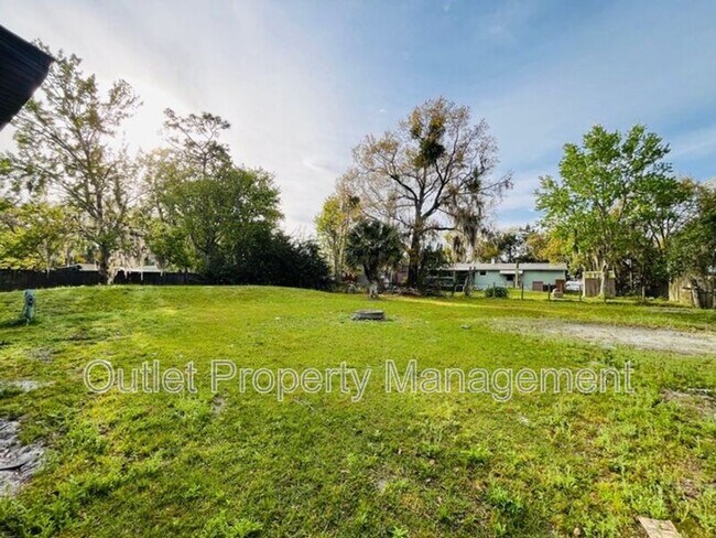 Building Photo - 15710 Bermuda St