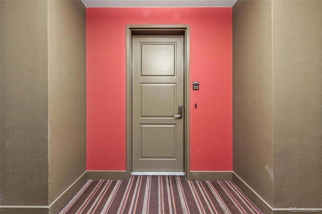 Building Photo - 10111 Inverness Main St