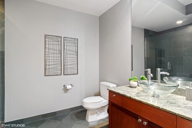 Building Photo - 810 N Wolcott Ave