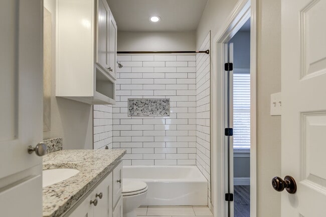 Building Photo - Stunning 3 Story Town-Home near Texas Tech...