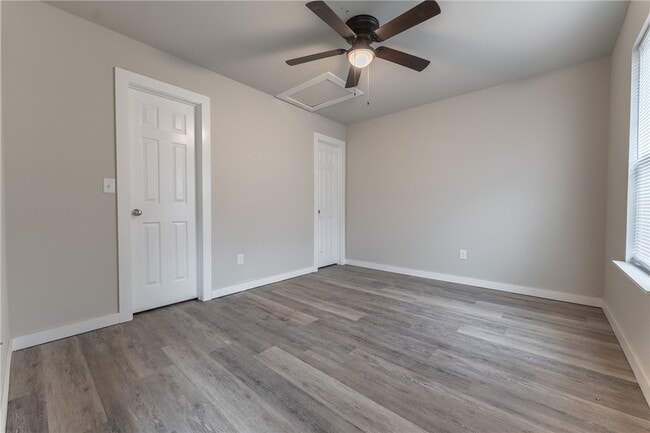 Building Photo - 1370 N Porter Rd