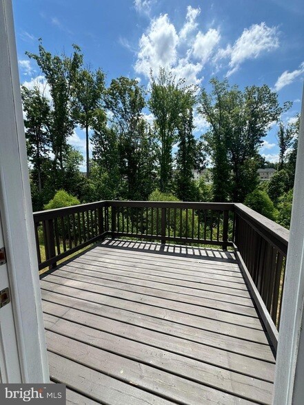Building Photo - 139 Streamview Drive