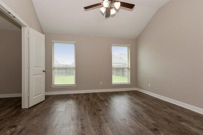 Building Photo - 9735 Stratton Ridge Dr