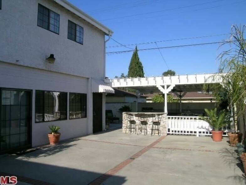 Building Photo - 6037 Comey Ave