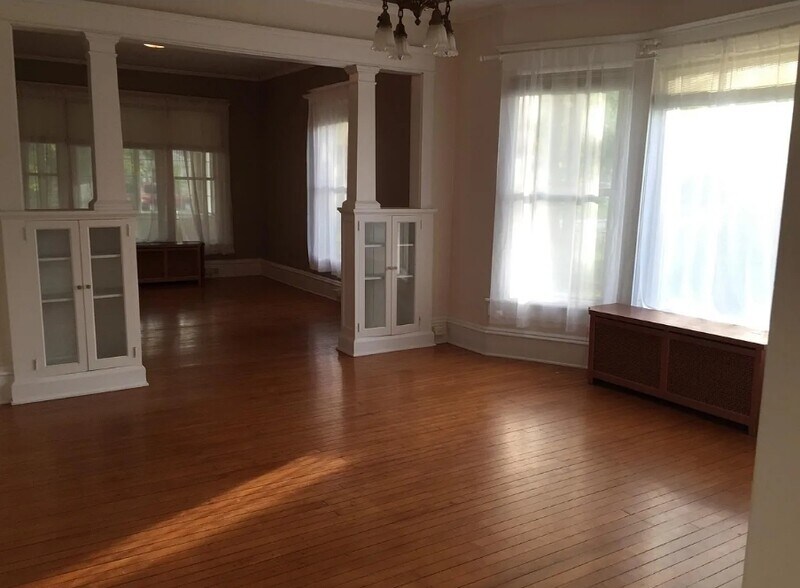 Dining room - 563 W 4th St