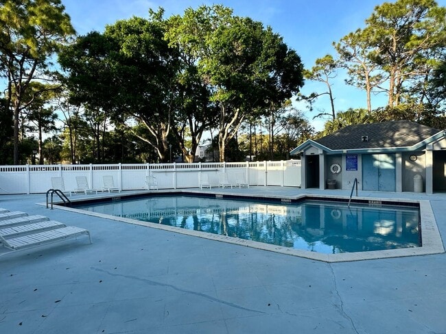 Building Photo - 108 Harbour Pointe Way