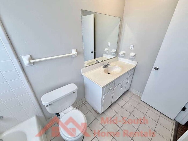 Building Photo - 7029 Tree Line Cove