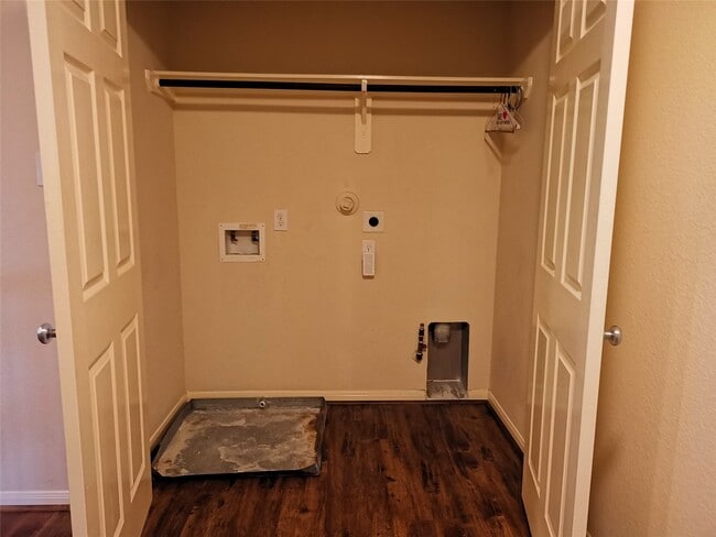 Building Photo - 2302 Waterford Park St