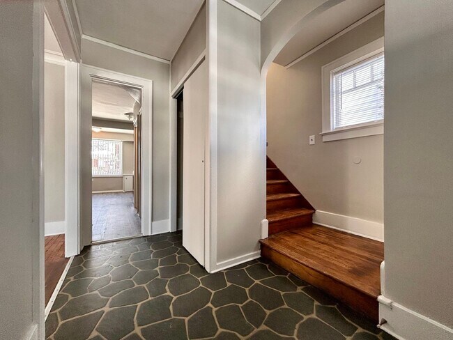 Building Photo - Spacious Four Bedroom Home in Southeast Grand Rapids