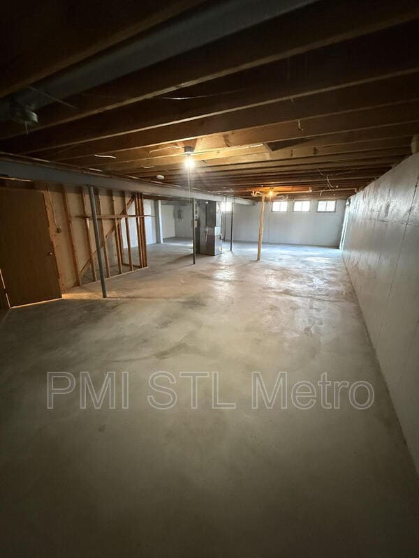 Building Photo - 3865 Kentucky Derby Dr