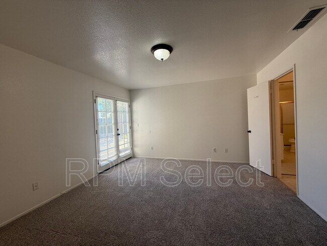 Building Photo - 2264 Americana Dr