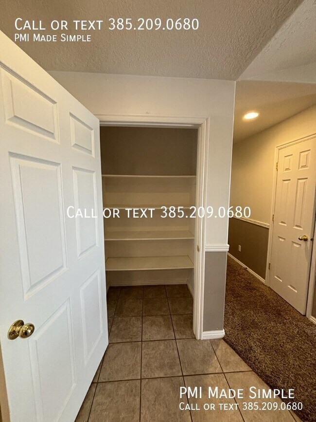 Building Photo - 3371 E Ridge Rte Rd