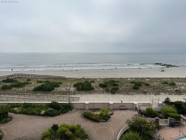 Building Photo - 830 Shore Rd